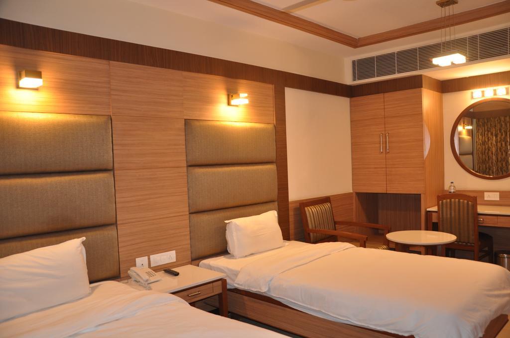 Hotel Sms Grand Inn Веллуру Номер фото