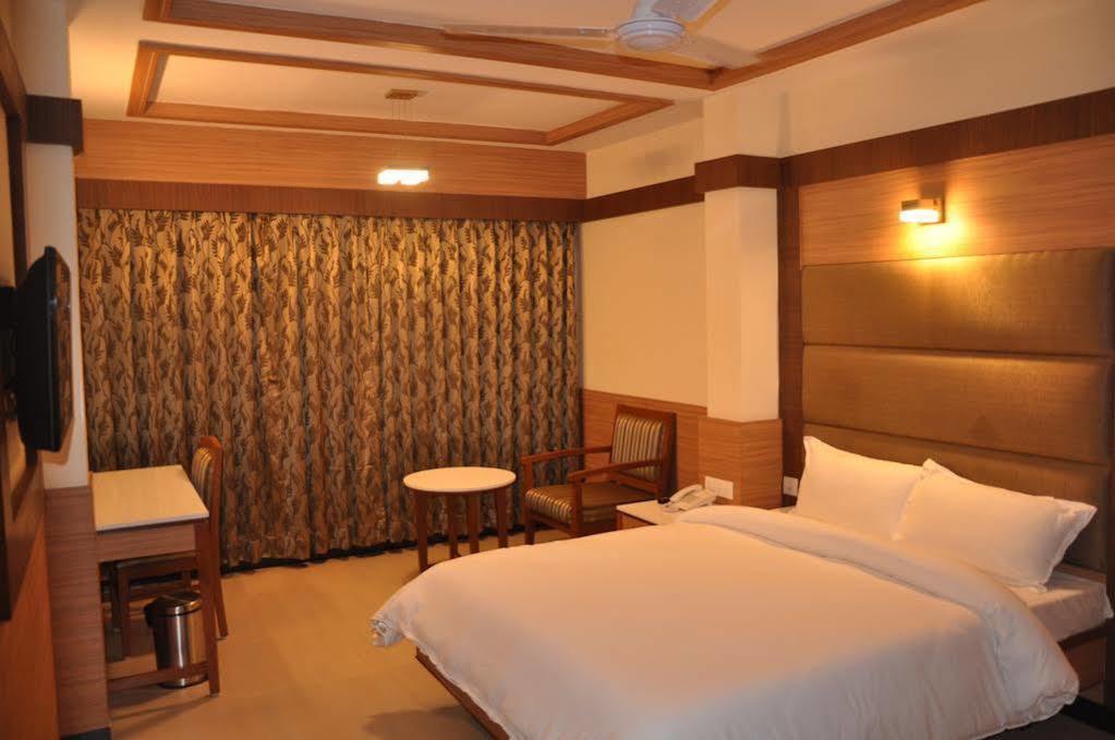 Hotel Sms Grand Inn Веллуру Экстерьер фото